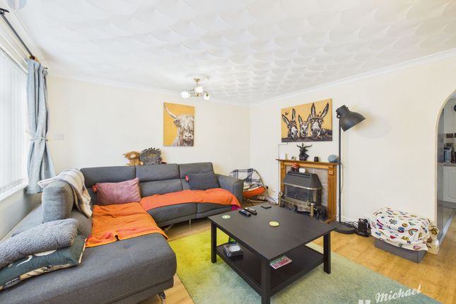 14 Ivinghoe View, Aylesbury photo 2