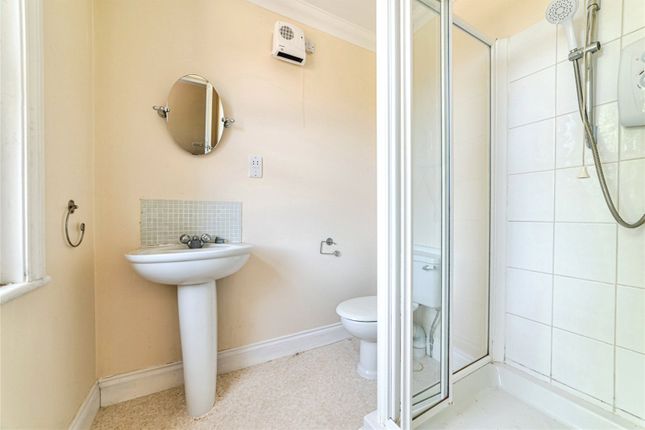 Flat 11, Greenbanks, 16, Cliddesden Road, Hampshire photo 4