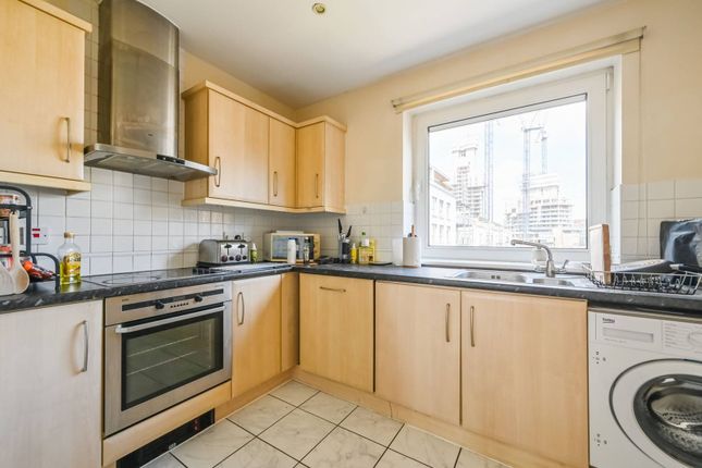 Thumbnail Flat to rent in Boardwalk Place, Canary Wharf, London