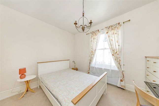 Flat 5, 7, Rosary Gardens, London photo 4