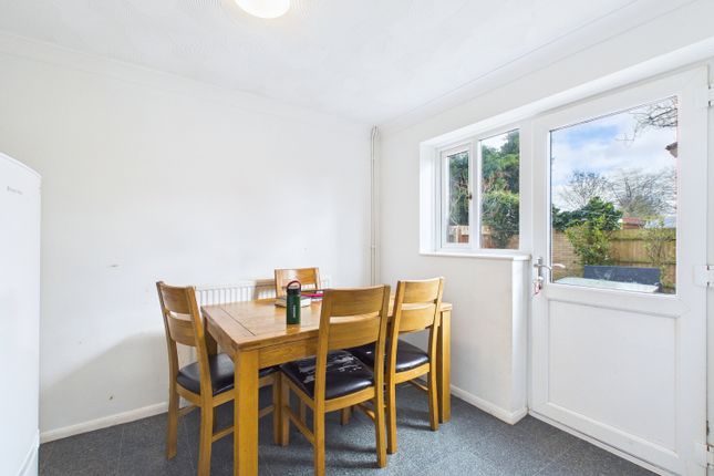 64, Paulsgrove, Peterborough photo 4