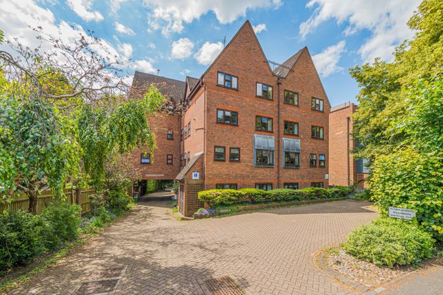 Thumbnail Flat to rent in Copthorne Court, Station Road, Leatherhead