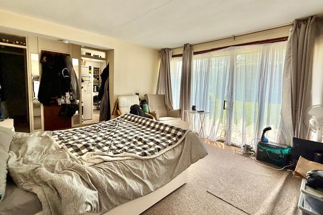 2 Ashurst Court, Broadsands Walk, Gosport photo 2