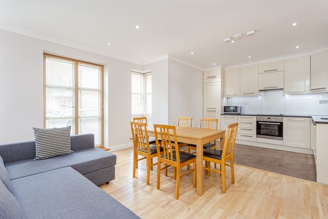 Flat to rent in Manbre Road, London