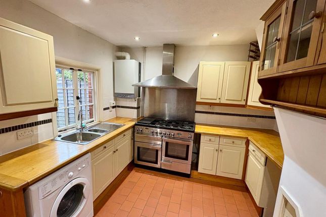 2 Clinker Cottages, School Lane, Farnham photo 4