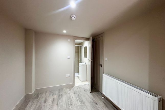 17 Old Farm Road, West Drayton photo 3