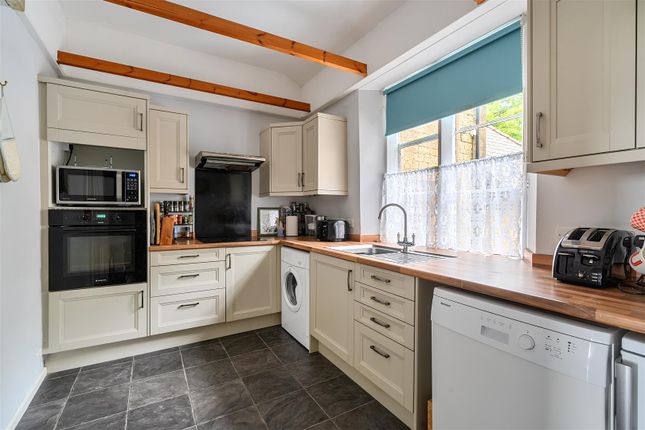 4 De Combe House, Mount Pleasant, Crewkerne photo 3