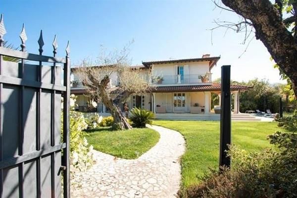 Villa for sale in Forte Dei Marmi, Tuscany, 55042, Italy