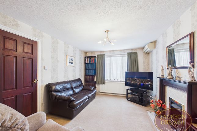 5, Downwood Close, Northampton photo 4