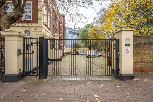 Land to rent in City Road, London