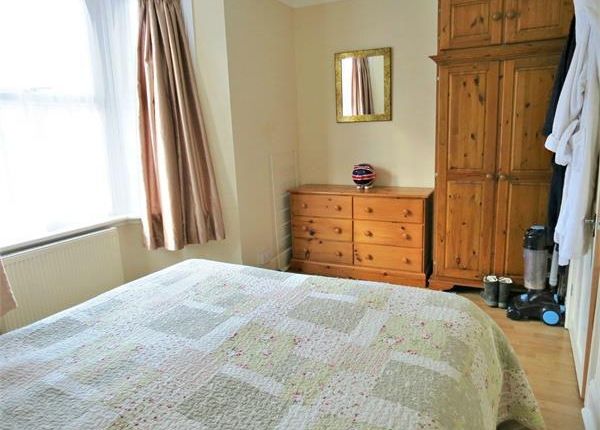 39, Gladstone Road, Watford photo 3