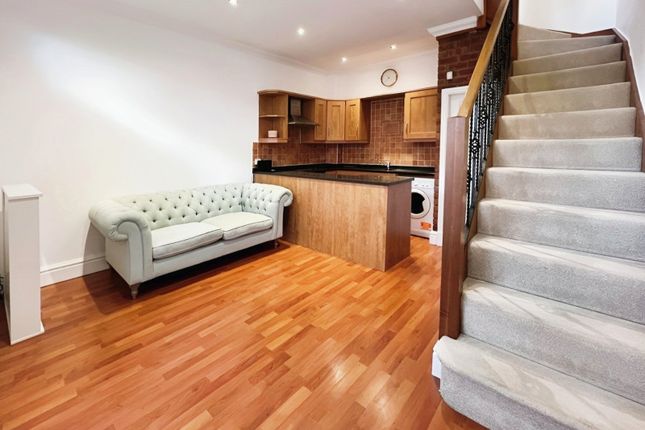 1 The Stables,, Roebuck Lane, Sale photo 4