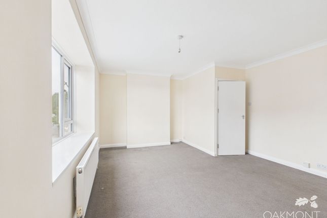 63a Masefield Crescent, Romford photo 4