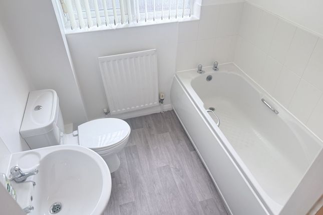 12g, Blueberry Avenue, New Moston photo 5