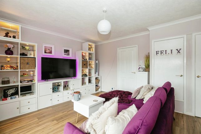Flat for sale in Old London Road, Hastings