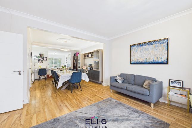 18 Princes Park Avenue, London photo 3