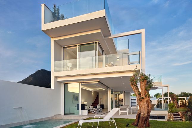 Villa for sale in Paseo Los Jazmines, El Rosario, Marbella, Málaga, Andalusia, Spain