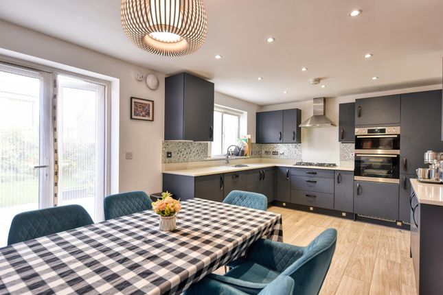 30, Burrows Drive, Nottingham photo 3