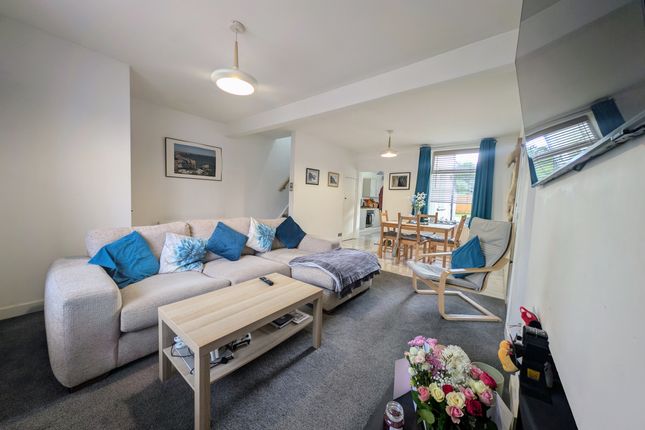 22 Glancynon Terrace, Mountain Ash photo 2