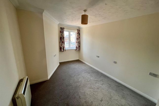 29, Castle Lodge, Gladstone Road, Chippenham photo 3