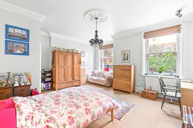 Flat for sale in Finchley Road, West Hampstead, London