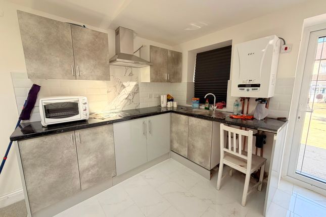 00, Palm Road, Romford photo 5
