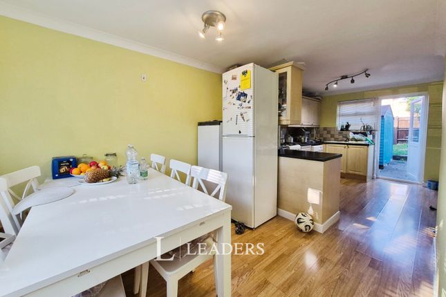 6, Brookside, Milton Keynes photo 4