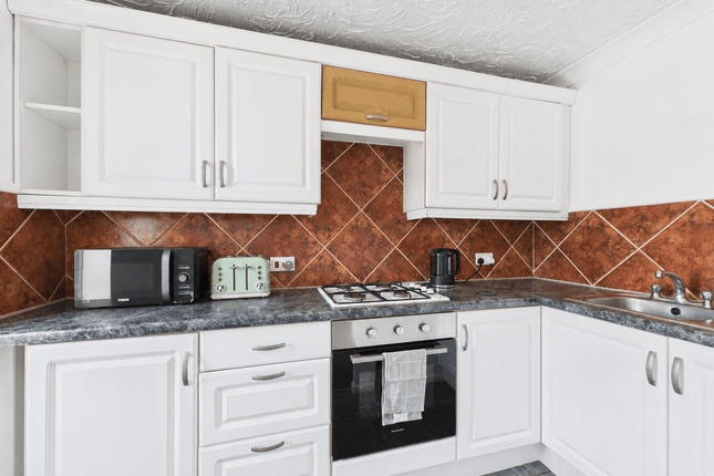39 Yarrow Way, Locks Heath, SOUTHAMPTON photo 2