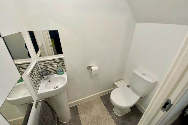 31, Goscote Place ., Walsall photo 5