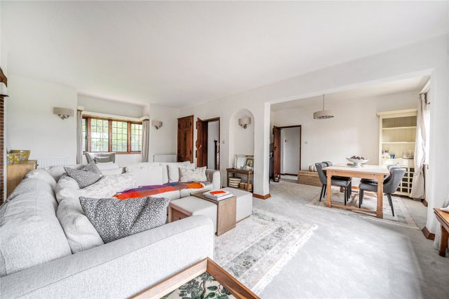 5, Esher Place Avenue, Esher photo 3