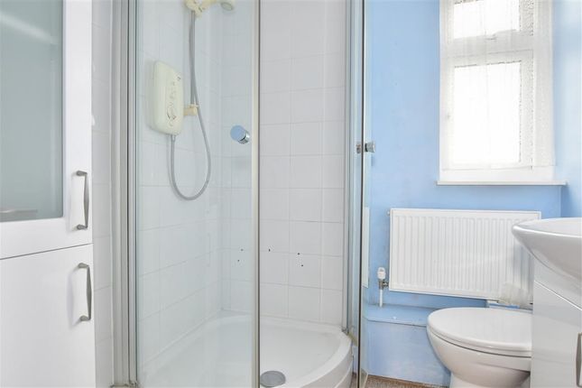 27, Chigwell photo 5