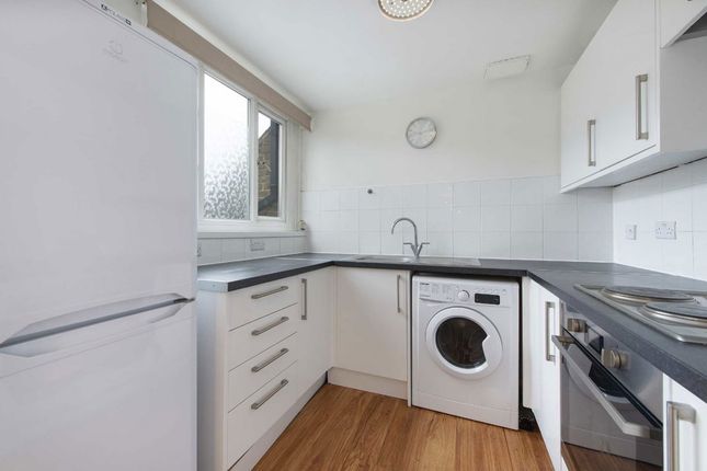 Flat 20, Ash House, Heather Walk, London photo 2