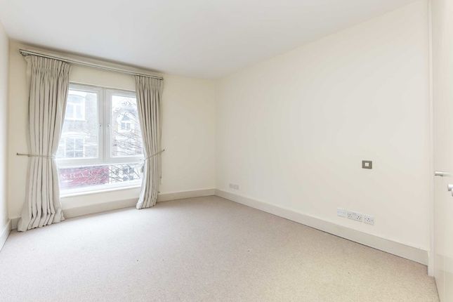 Flat to rent in Hereford Road, London