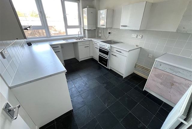 Hawthorn Crescent, Portsmouth photo 4
