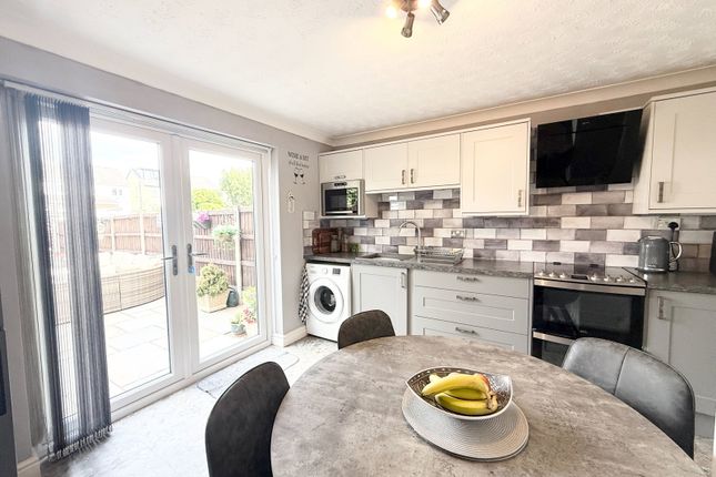 39, Riversleigh Drive, Stourbridge photo 3