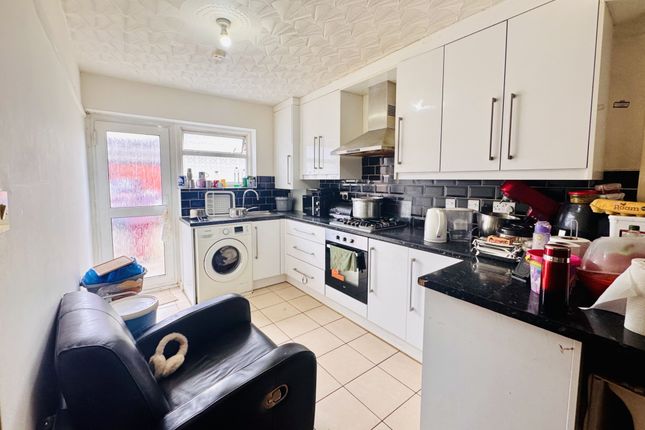 17, Hyde Way, Hayes photo 3