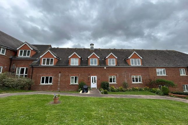 Thumbnail Flat for sale in Prince Charles Avenue, South Darenth, Southdowns