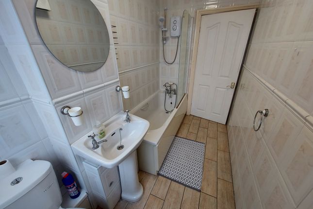 Flat to rent in Sutton Road, Walsall