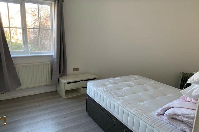 Thumbnail Room to rent in Parnell Close, Grays