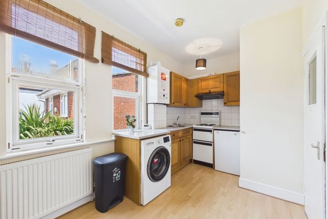 60a, Harrow View, Middlesex photo 3