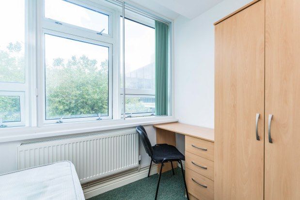 Flat to rent in Third Floor 1 Guildhall Walk, Portsmouth
