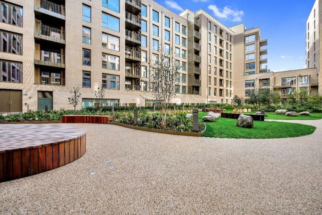 Thumbnail Flat to rent in Pheonix Court, Oval Village, London