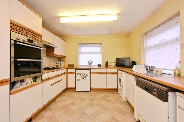 18, Upper Park, HARLOW photo 2
