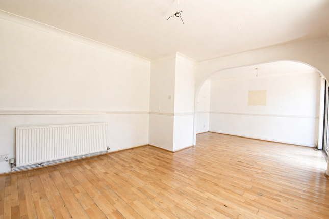 16, Midfield Court, Northampton photo 3