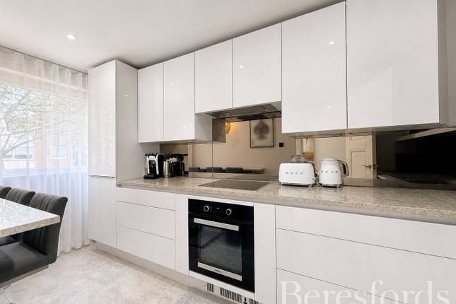 30, Brendans Close, Hornchurch photo 2
