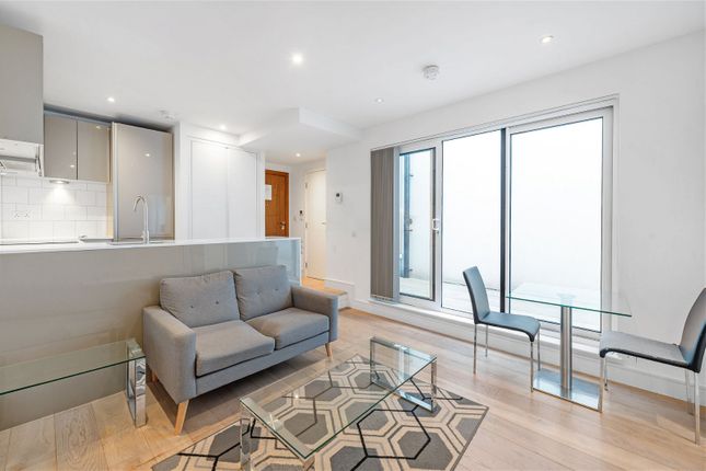 1-bed flat on 164 - 166,Flat 3, King Street, London, £450,000