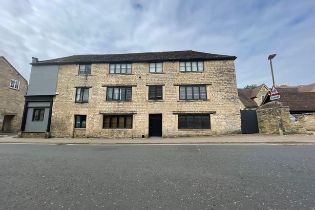 Thumbnail Flat to rent in Dollar Street, Cirencester, Gloucestershire