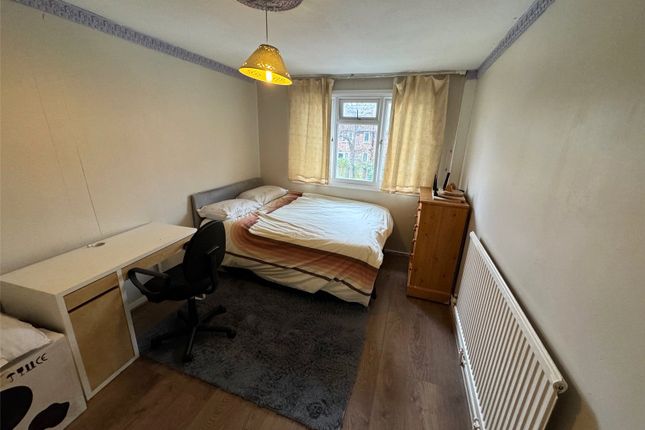 Room to rent in Bisham Close, Carshalton