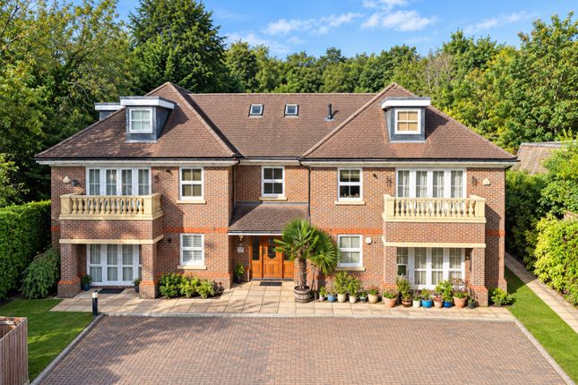 1-bed flat on Flat 7, Brookfield View, Hempstead Road, Kings Langley, £395,000