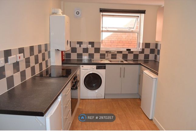 Flat, Spilman Street, Carmarthen photo 3